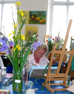 S�renit�, Lia s'immerge dans les Iris, � l'Atelier du Pommier.