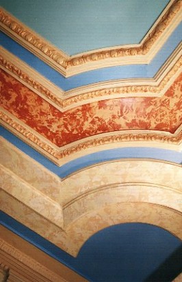 la succession des moulures du plafond hall d'entr�e du cin�ma Jour De F�te apr�s d�coration par Pierre Marcel. Photo Gerald