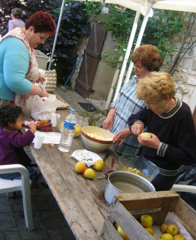 Les volontaires de Saint Clair, aux pommes d�s le matin