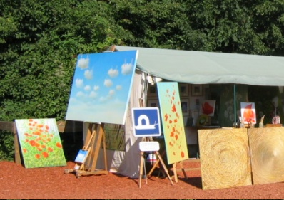 En aout, je me suis install� dans le parc de loisir Aventure Land de Magny en Vexin pour travailler sous la tente, � la rencontre du public. Je fais la m�me chose en septembre � l'office de tourisme d' Auvers sur Oise. 